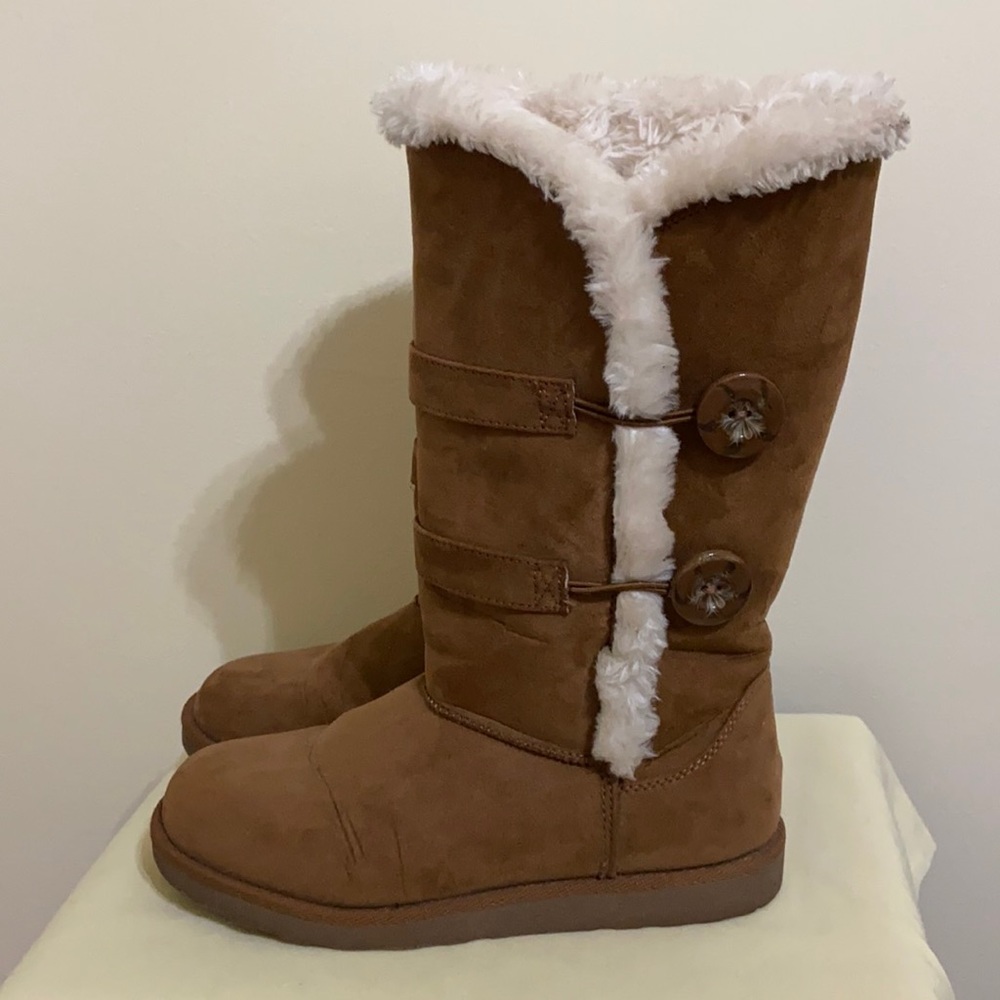 Arizona Tan suede boots with shearling inner lining sz 7.5